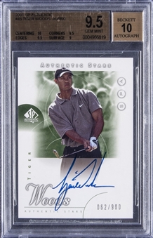 2001 SP Authentic #45 Tiger Woods Signed Rookie Card (#062/900) - BGS GEM MINT 9.5/BGS 10